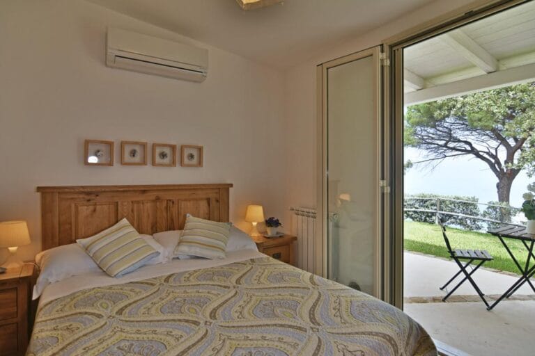 Villa Splendida guest house bedroom with private Mediterranean sea views
