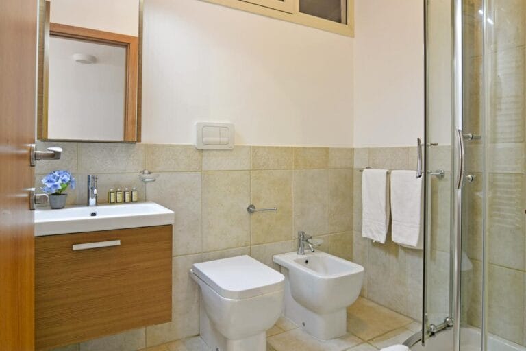 Villa Splendida second bathroom with modern vanity and elegant design