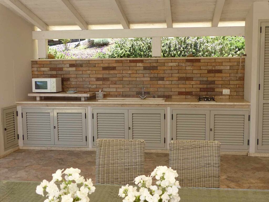 Outdoor kitchen