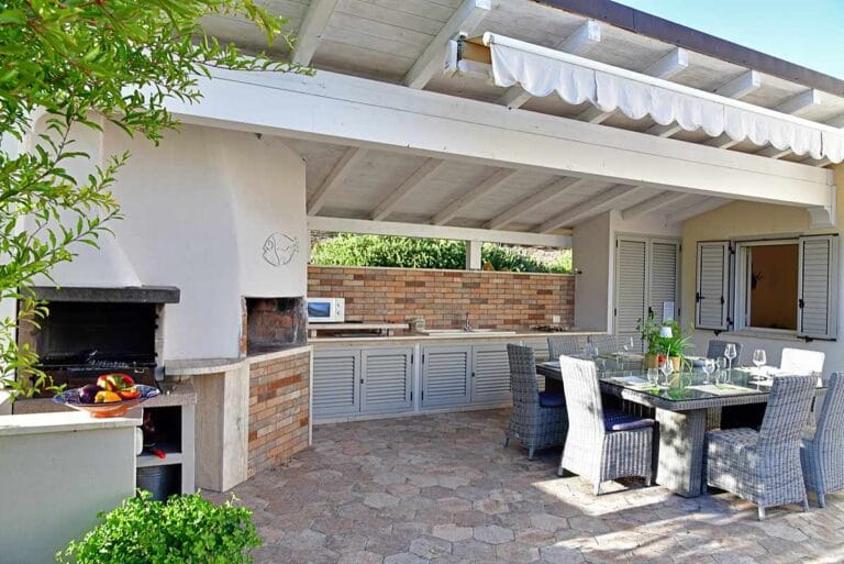 Outdoor kitchen lunch